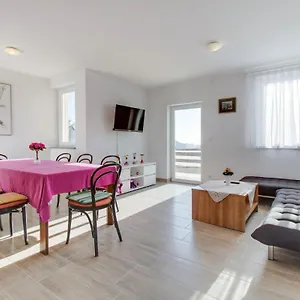 https://apartment-mikic.primorje-gorskikotar.com
